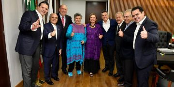 Xóchitl Gálvez y Beatriz Paredes se reúnen en la sede del PRI