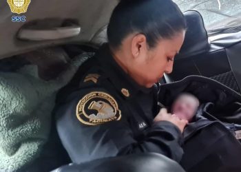 Nace bebé en la vía pública con el apoyo de policías de la SSC