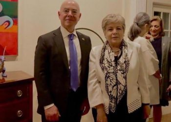 Alicia Bárcena y Alejandro Mayorkas conversan sobre migración