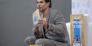 Alan Estrada presenta su libro “Viajar cambiará tu vida”