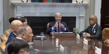 Biden se reúne con la familia de Luther King en 60 aniversario de la Marcha en Washington