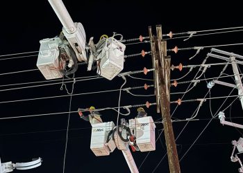 Se ha restablecido al 80 por ciento el suministro eléctrico afectado por el huracán Hilary: CFE