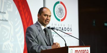 Morena busca invalidar amparos ante Libros de Texto Gratuitos