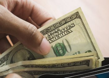 Dólar abre en 16.83 pesos al mayoreo