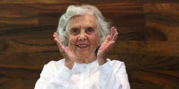 La escritora Elena Poniatowska es galardonada con el premio internacional Carlos Fuentes