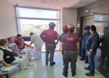 Otra de elevadores del IMSS: Rescatan a 4 personas atrapadas en clínica de Nuevo León