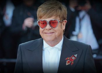 Elton John es hospitalizado en Francia