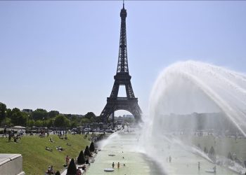 Amplían la alerta máxima por calor en Francia