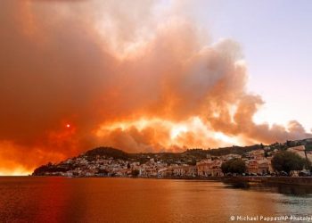 Encuentran a 18 inmigrantes muertos por los incendios en el noreste de Grecia