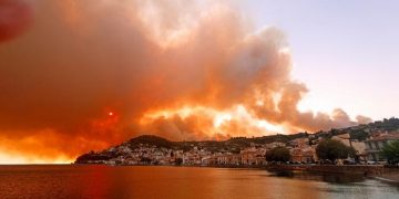 Encuentran a 18 inmigrantes muertos por los incendios en el noreste de Grecia