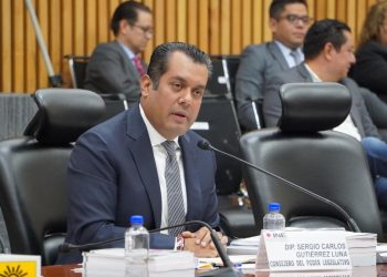 Juicio político para Claudia Zavala del INE, Sergio Gutiérrez Luna pide sanción por alterar dichos del presidente