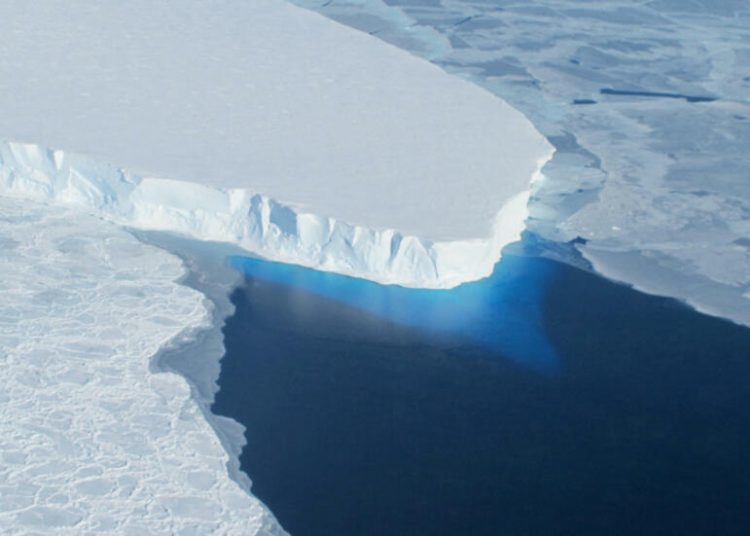 This undated photo courtesy of NASA shows Thwaites Glacier in Western Antarctica.   A major ice sheet in western Antarctica is melting, and its collapse is predicted to raise global sea level nearly two feet (61 centimeters), scientists said May 12, 2014. Theories of the ice sheet's impending doom have been circulating for some time, and a study in the journal Science said the process is now expected to take between 200 and 1,000 years. The thinning of the ice is likely related to global warming, said the study which was funded by NASA and the National Science Foundation. Airborne radar measurements of the West Antarctic ice sheet allowed scientists to map the underlying bedrock of Thwaites Glacier. AFP PHOTO/NASA/HANDOUT  = RESTRICTED TO EDITORIAL USE - MANDATORY CREDIT "AFP PHOTO / NASA / HANDOUT" - NO MARKETING NO ADVERTISING CAMPAIGNS - NO A LA CARTE SALES/DISTRIBUTED AS A SERVICE TO CLIENTS = (Photo by HANDOUT / NASA / AFP)