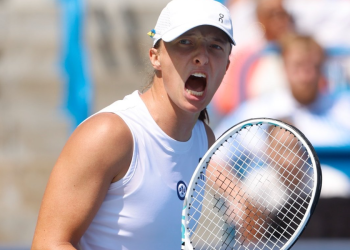 Swiatek vence a Vondruosova y avanza directa a semifinales en Cincinnati