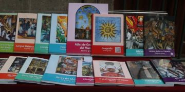Especialistas han dado a conocer la gran cantidad de inconsistencias en libros de texto gratuitos, generando incertidumbre en los padres de familia