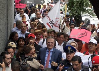 Ebrard denuncia “desorden” en la encuesta presidencial de Morena
