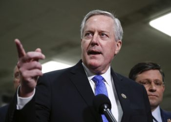 Mark Meadows, exjefe de gabinete de Trump, se entrega en una cárcel de Georgia