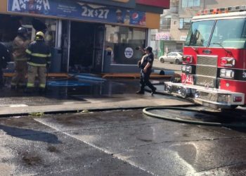 Bloqueos y quema de vehículos y tiendas de conveniencia se registran en tres municipios michoacanos