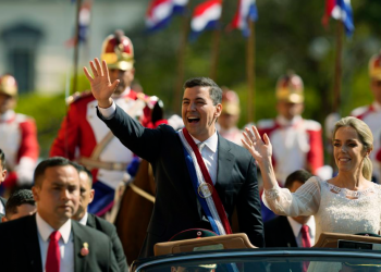 Santiago Peña asume la Presidencia de Paraguay
