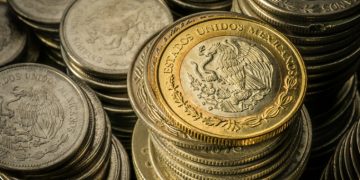 Así abre el superpeso este martes