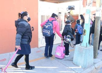 Hoy regresan a clases 24 millones de estudiantes
