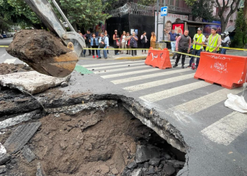 Se forma mega socavón en la Cuauhtémoc