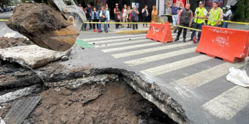 Se forma mega socavón en la Cuauhtémoc