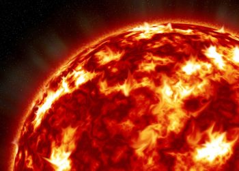 La NASA capta una fuerte erupción solar