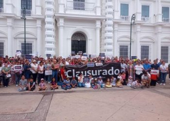 Piden detener entrega de libros de texto en Sonora