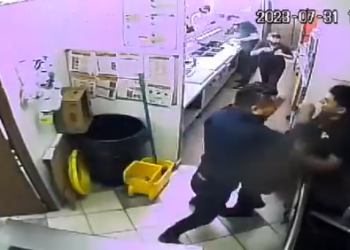 #Video Hombre golpea a joven empleado en un Subway de SLP