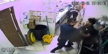 #Video Hombre golpea a joven empleado en un Subway de SLP