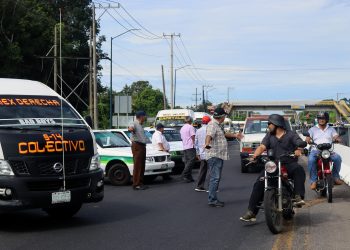 Transportistas bloquean la frontera con Guatemala en protesta contra inseguridad