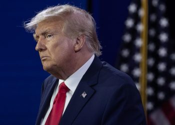 El asistente de Trump se declara inocente de más cargos por documentos clasificados