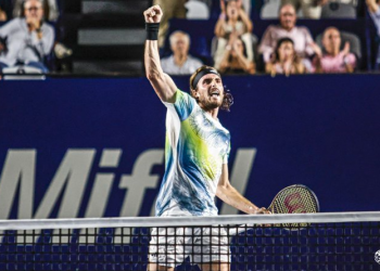 El griego Tsitsipas vence con apuros al chileno Jarry y accede a la semifinal en Los cabos