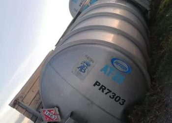 Cerrada autopista México-Tulancingo por volcadura de salchicha cargada con turbosina