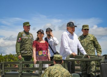 López Obrador inspecciona acabados del nuevo aeropuerto de Tulum