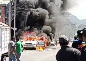 Explota camioneta cargada de pirotecnia en Tultepec