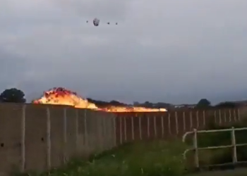Muere una niña al estrellarse un avión de la patrulla acrobática italiana