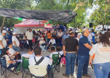 Maestros de Tamaulipas toman una plaza y paralizan al gobierno estatal