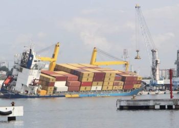 Buque Chiapas Star a punto de hundirse en Mazatlán