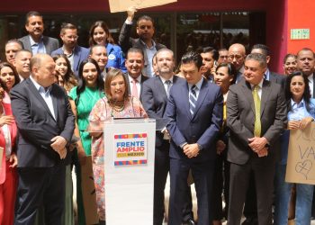 Xóchitl Gálvez presenta presupuesto alterno con pensión a partir de 60 años