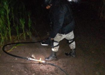Detectan toma clandestina de hidrocarburo en Hidalgo, la GN asegura dos camionetas.