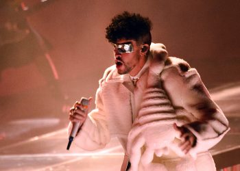 Bad Bunny presentará un estreno mundial en los Premios Billboard de la Música Latina