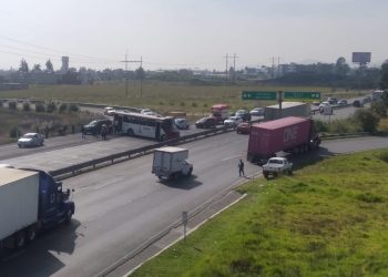 Pobladores de Temoaya cierran la autopista Toluca-Atlacomulco y Toluca -Valle De Bravo-Zitácuaro