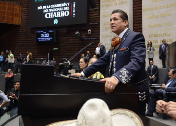 Piden representantes de la charrería y Pepe Aguilar estar en libros de texto gratuitos