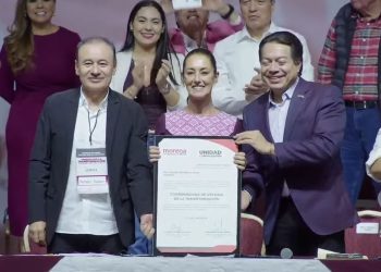 Sheinbaum recibe constancia como Coordinadora de Defensa de la Cuarta Transformación