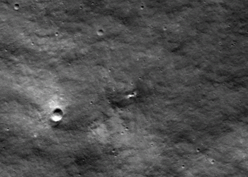 La NASA logra imágenes de un nuevo cráter en la luna