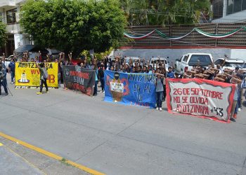 Estudiantes comienzan protestas por los 43 desaparecidos de Ayotzinapa