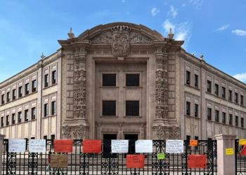 Continúa plantón de alumnos del Tec Saltillo, exigen destitución de la directora