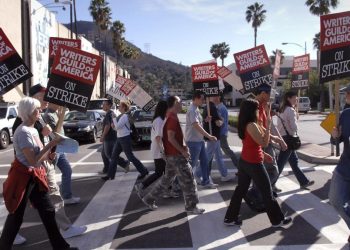 Guionistas de Hollywood terminan su huelga
