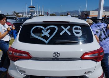 Apoyan con caravana a Xóchitl Gálvez en Pachuca